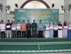 LKPI Unissula Beri Penghargaan kepada 10 Tutor Terbaik